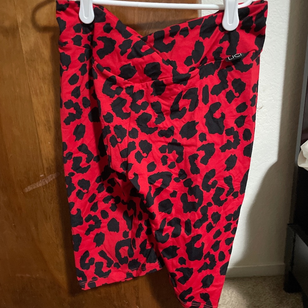 Lici biker short scrunch butt